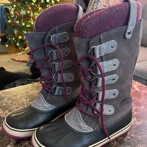 Sorel Charcoal and purple Winter Boots size 9 euc